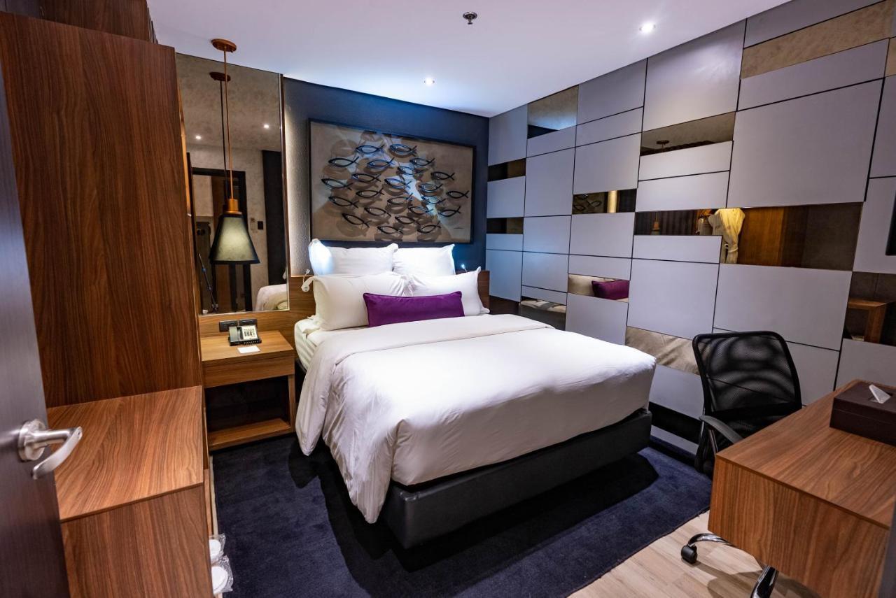Coro Hotel Makati City Exteriér fotografie