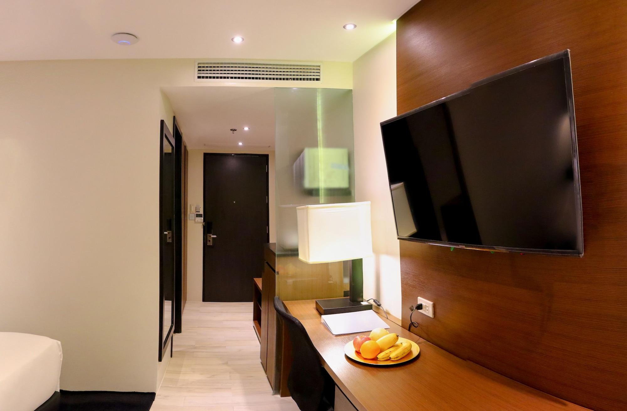 Coro Hotel Makati City Exteriér fotografie