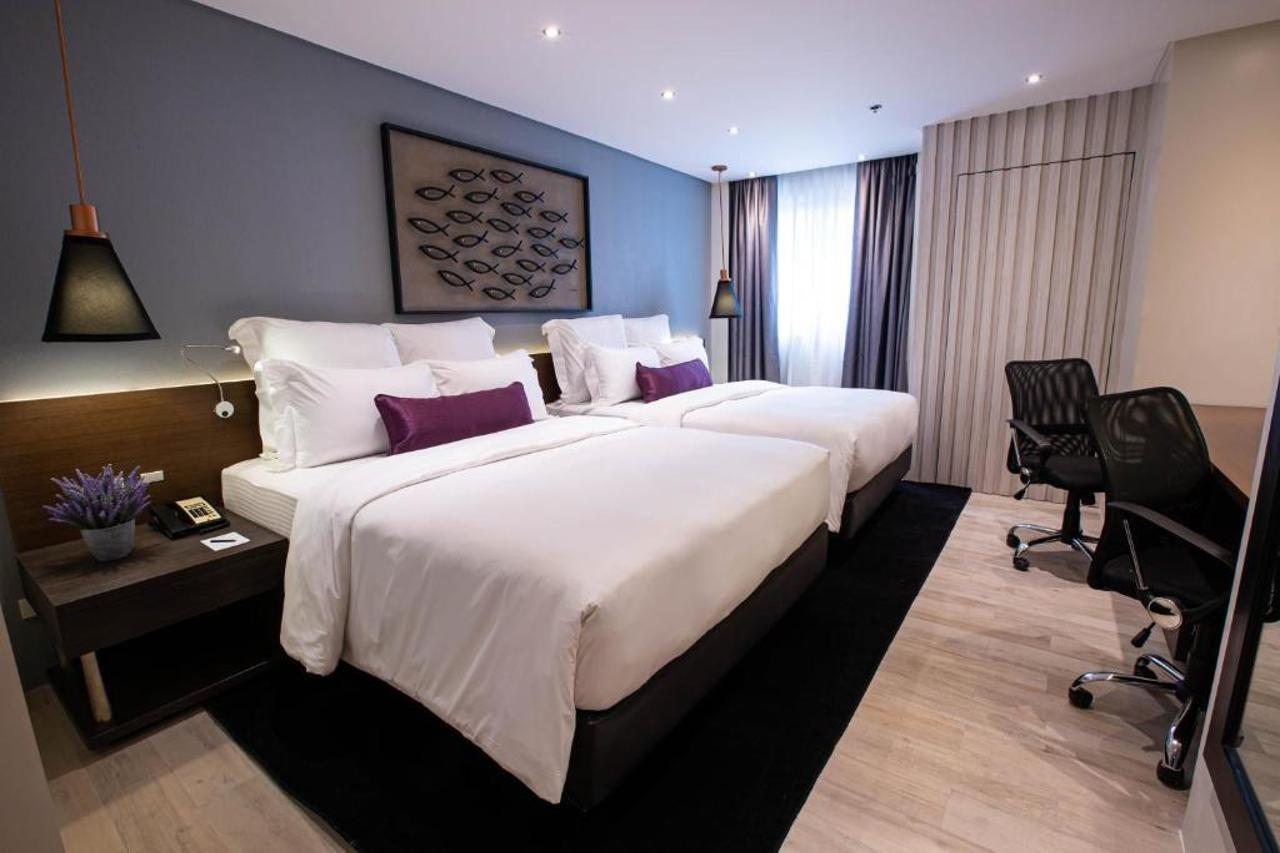Coro Hotel Makati City Exteriér fotografie