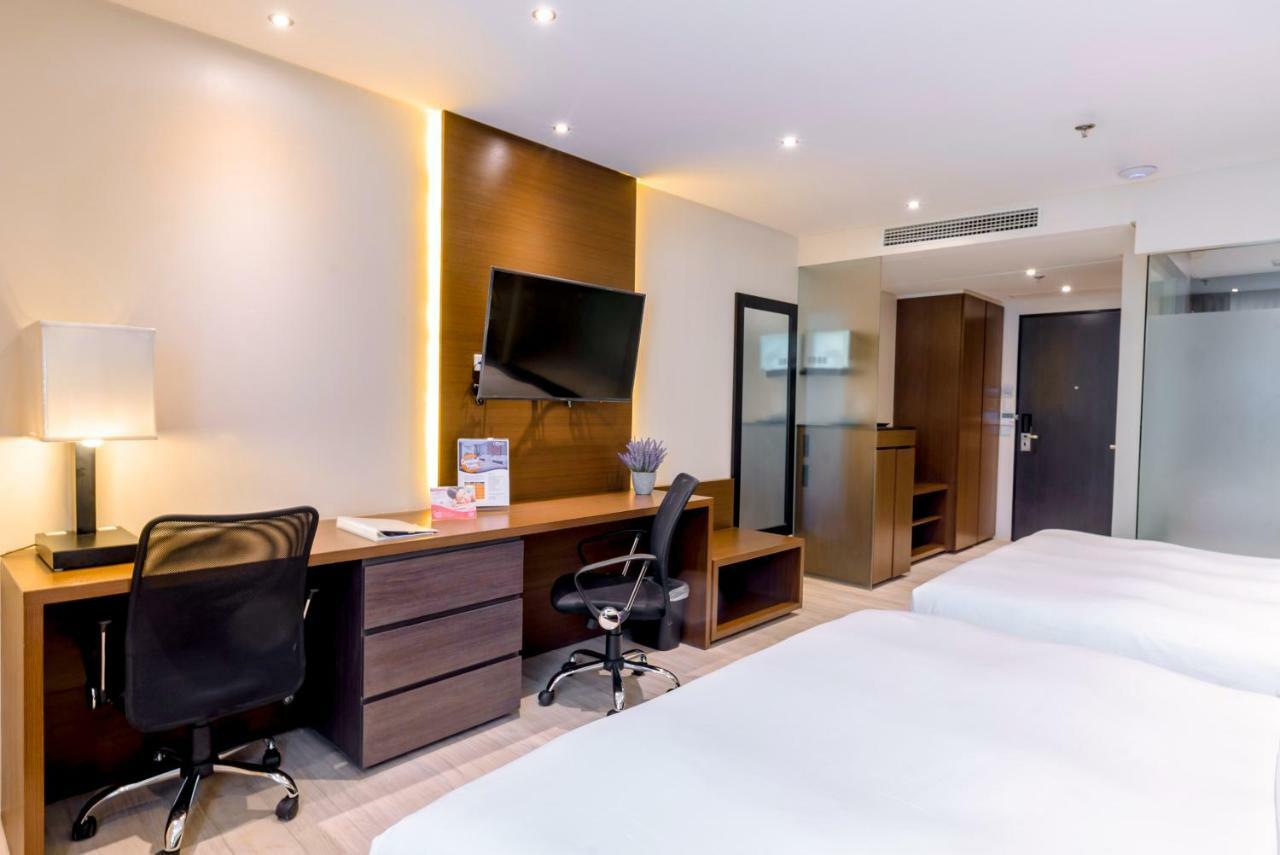 Coro Hotel Makati City Exteriér fotografie